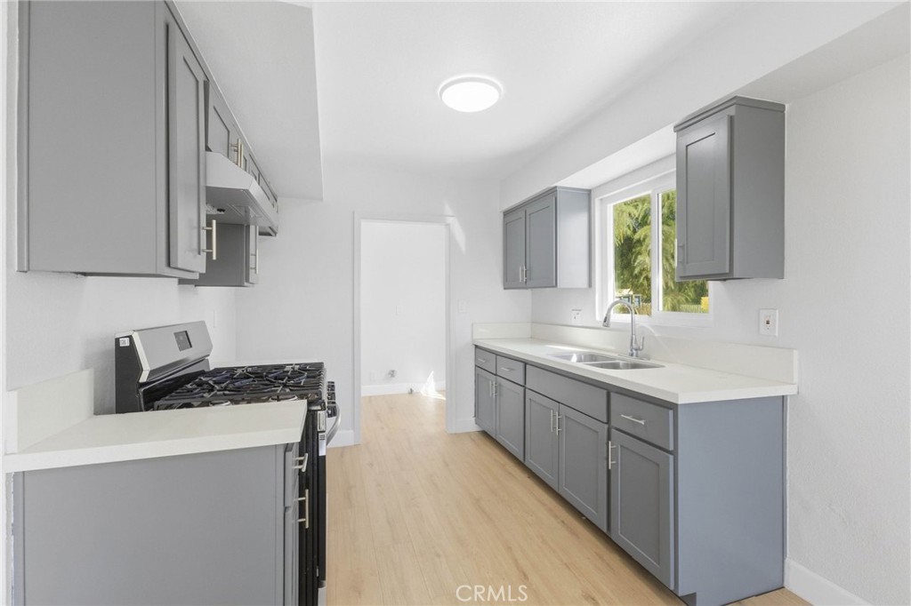 754 E 3rd Street Property Photo 18