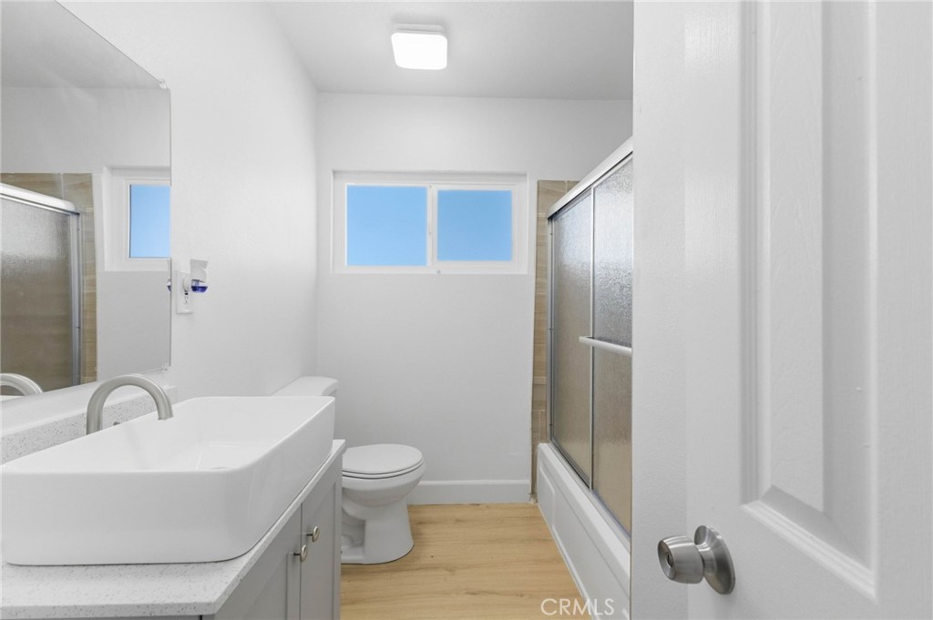 754 E 3rd Street Property Photo 41