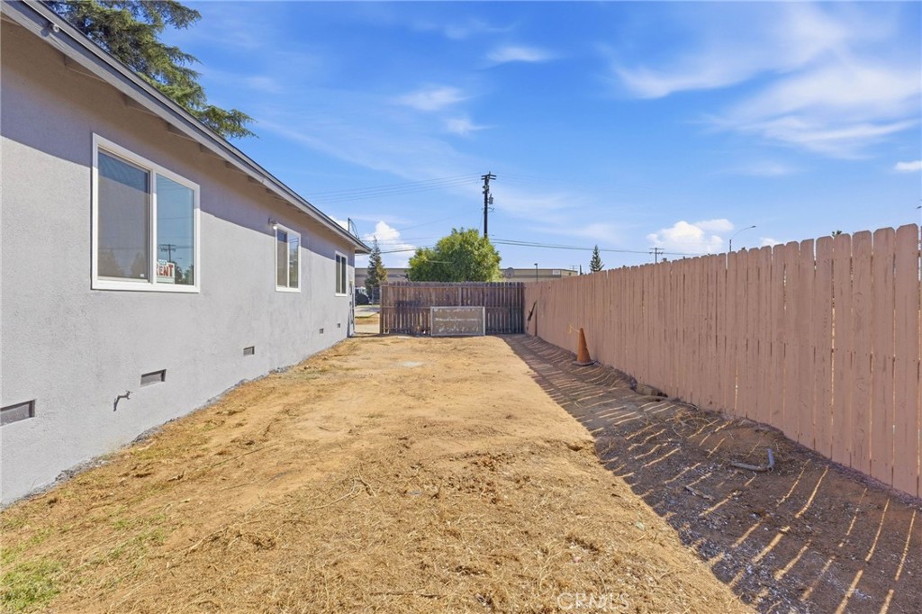 754 E 3rd Street Property Photo 47