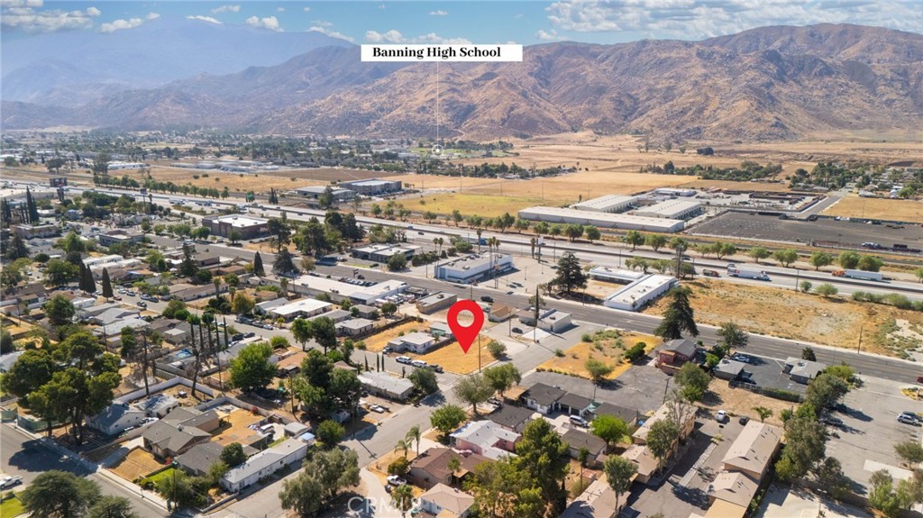 1174 W Hays St Property Photo 4