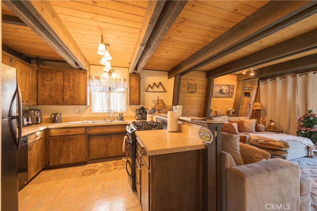 764 Panamint Mountain Property Photo 18