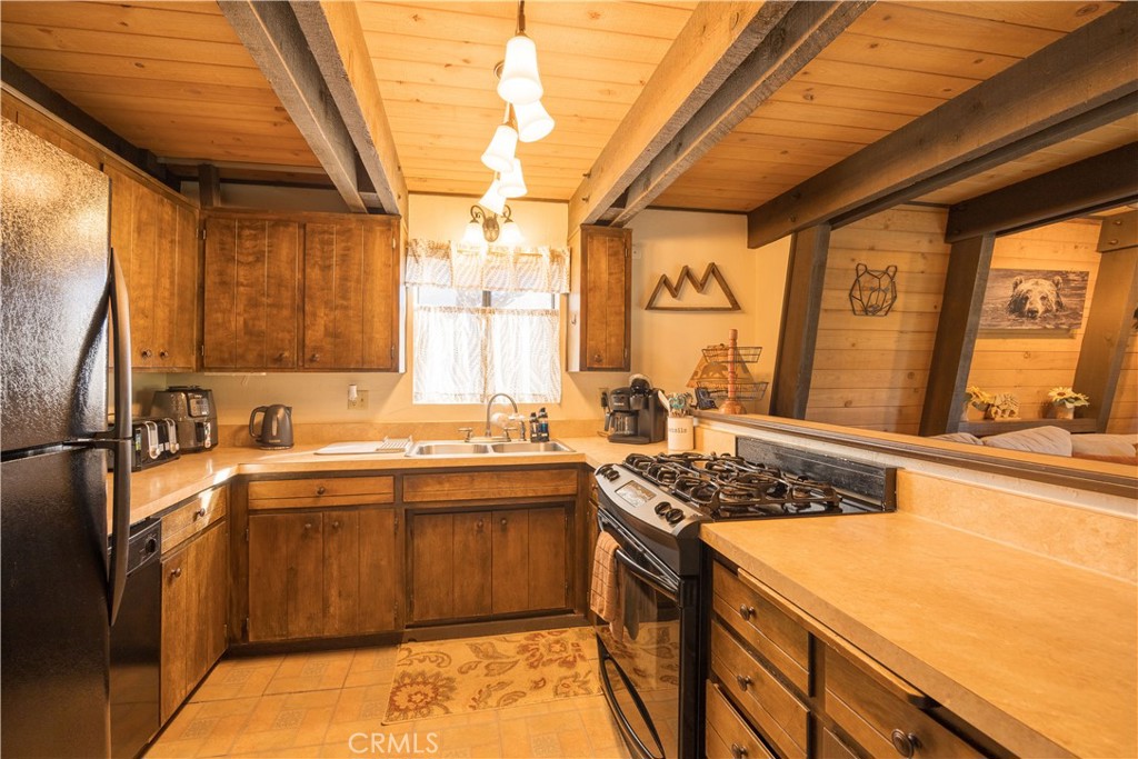764 Panamint Mountain Property Photo 19
