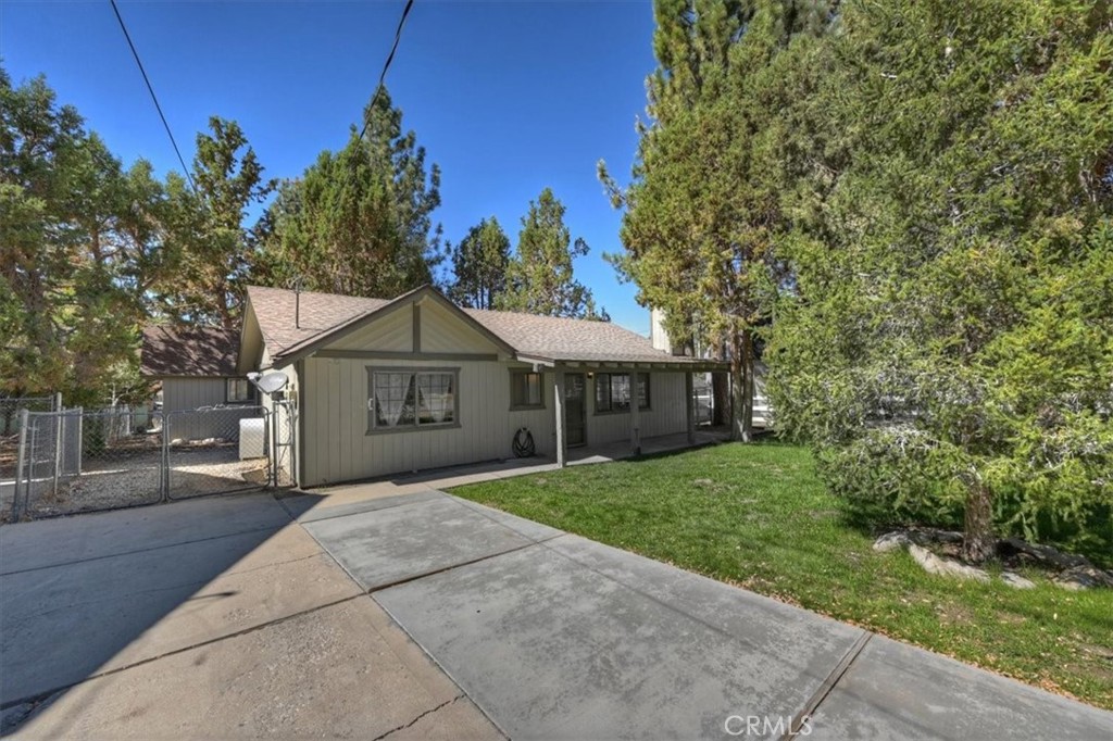 1345 E Country Club Property Photo 2