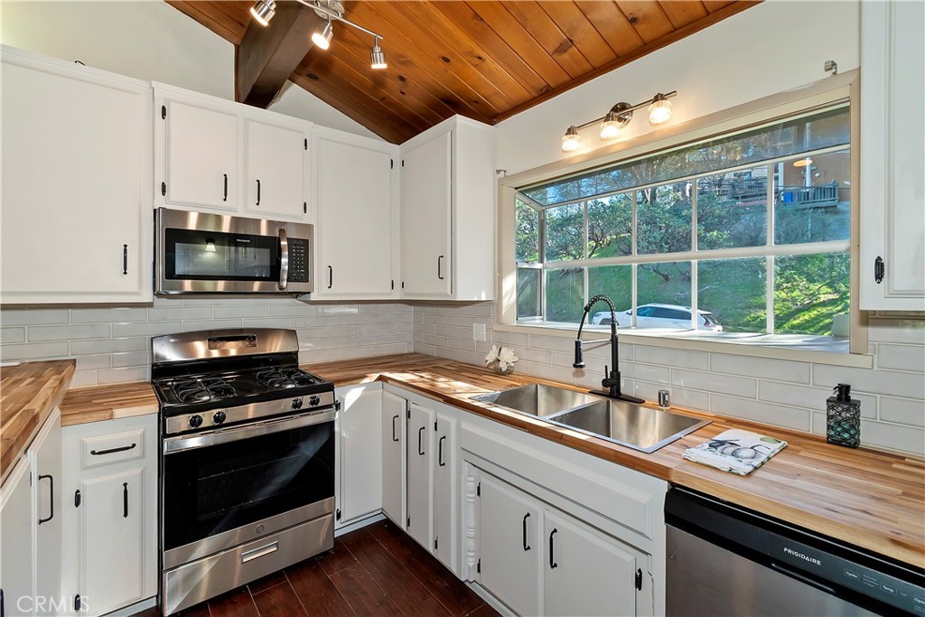 129 Zermat A Property Photo 6