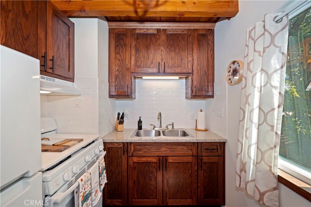 2428 Oak Drive Property Photo 9