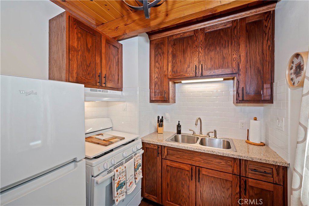 2428 Oak Drive Property Photo 10
