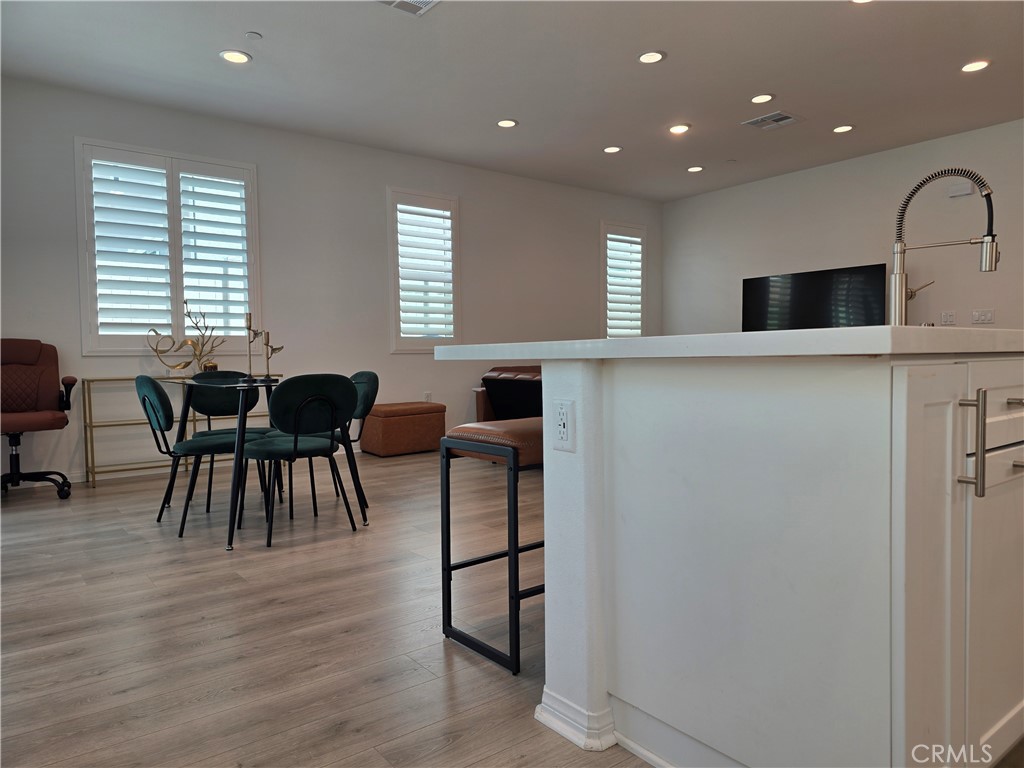 24115 Hillcrest Property Photo 5