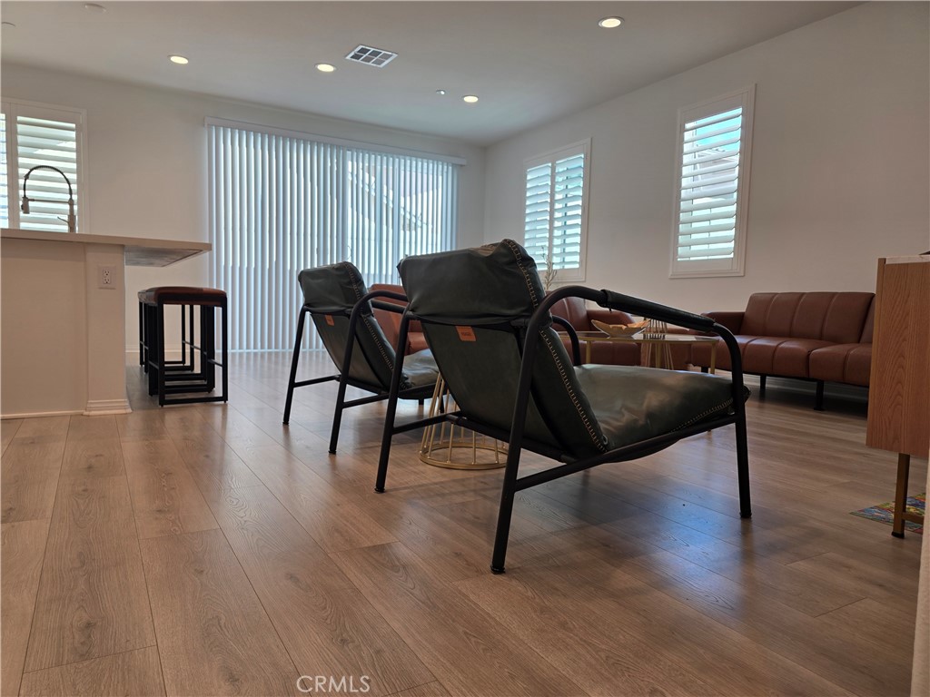 24115 Hillcrest Property Photo 6