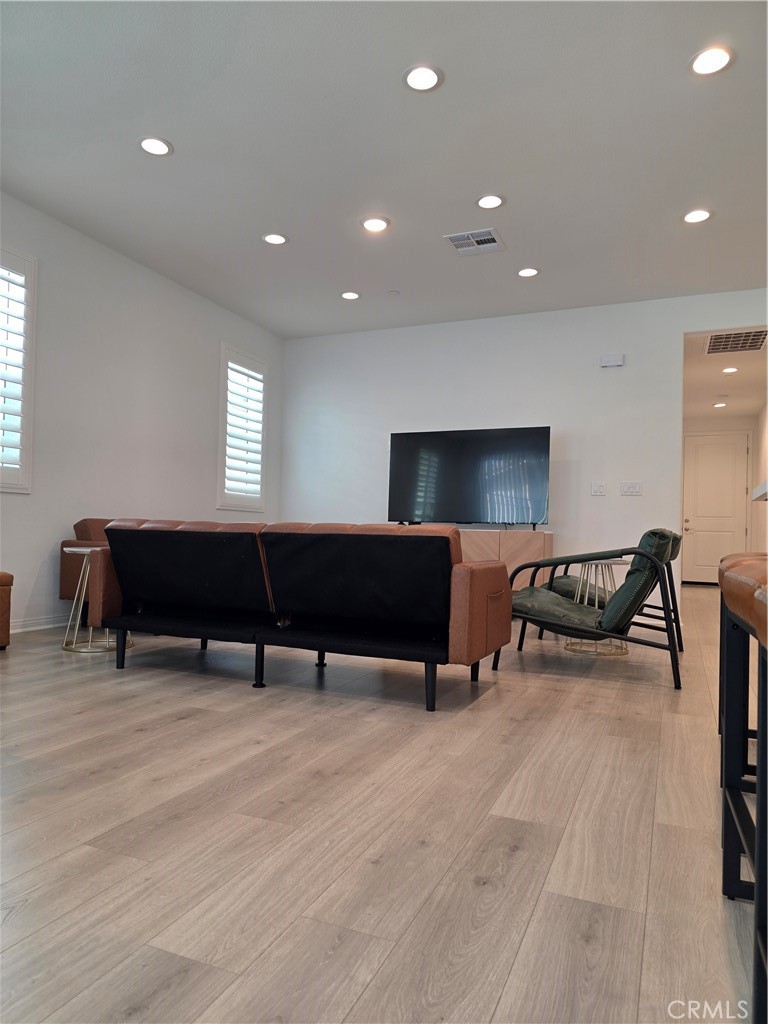 24115 Hillcrest Property Photo 8