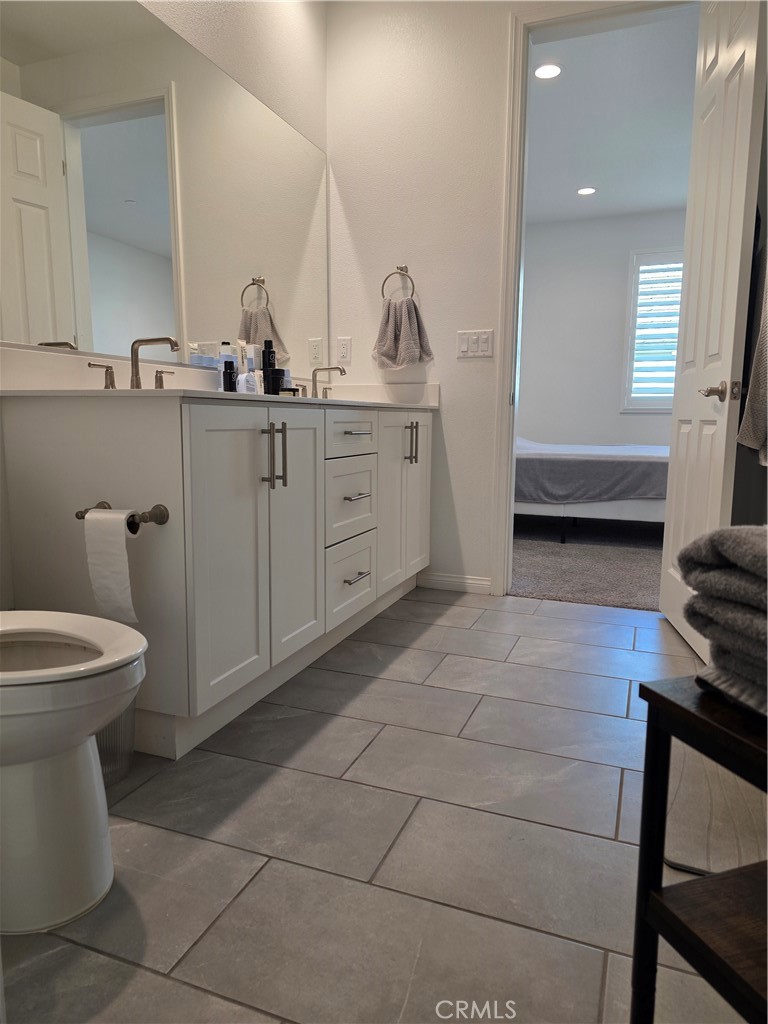 24115 Hillcrest Property Photo 12