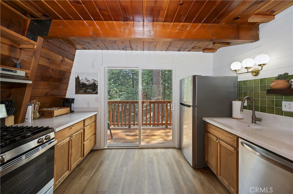 897 Ford Property Photo 8