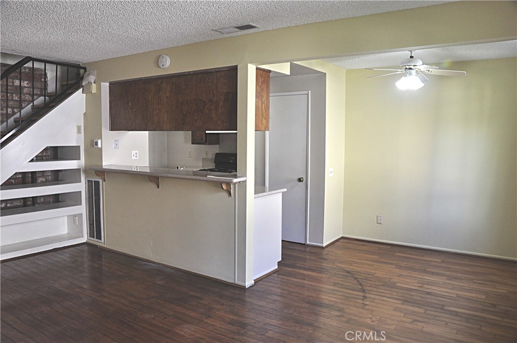 1102 W Calle Del Sol Property Photo 4