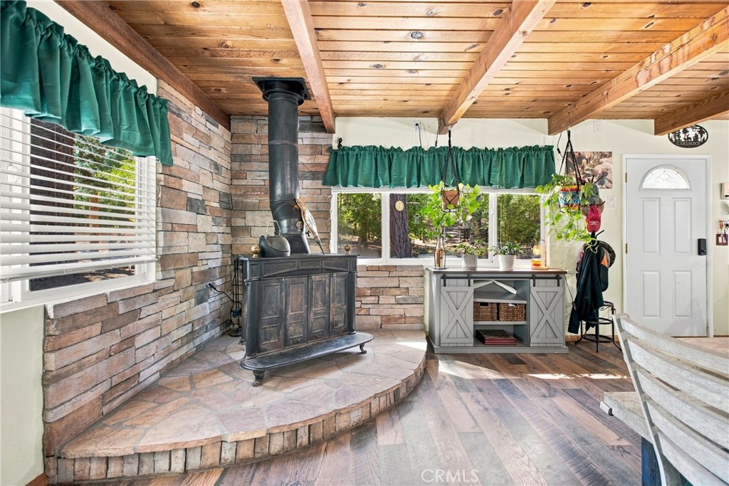 33910 Meadow Ln Property Photo 8