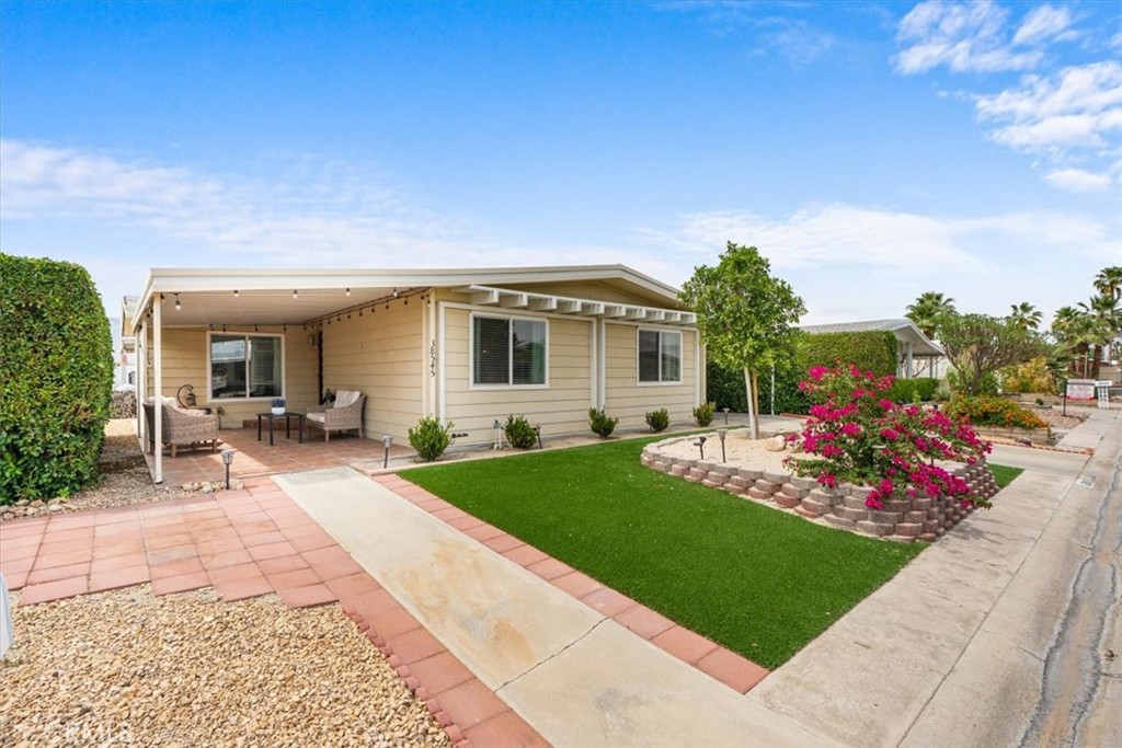 38545 E Desert Greens E Property Photo 1