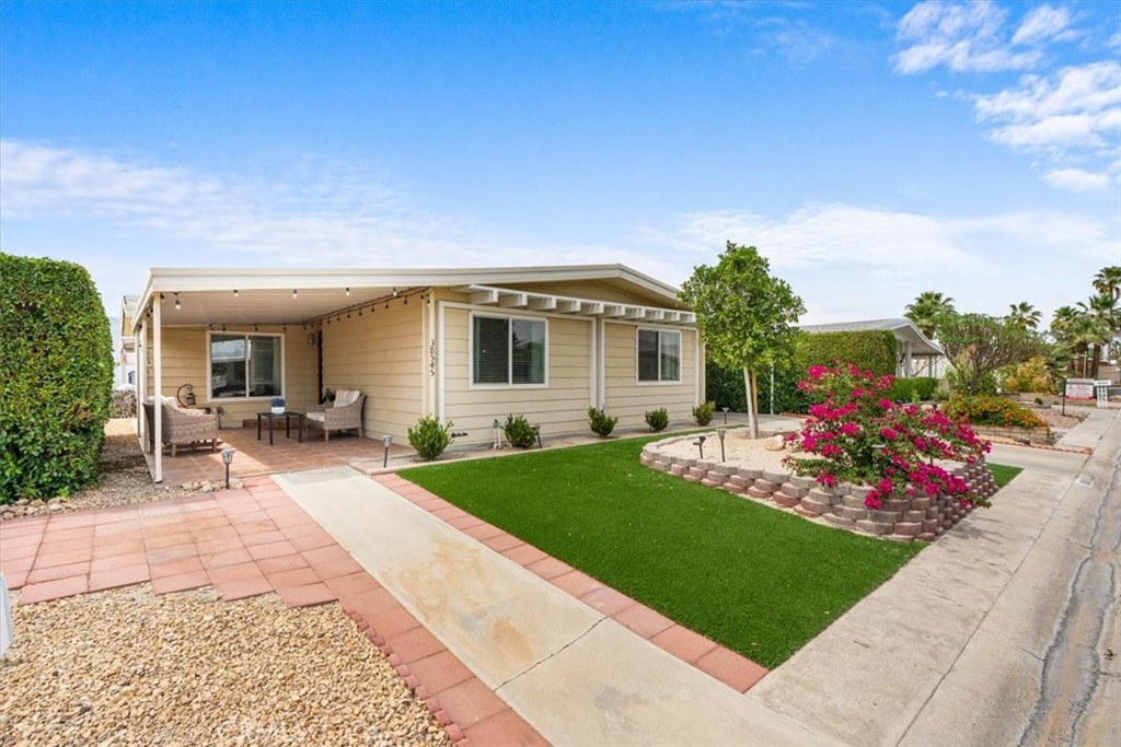 38545 E Desert Greens E Property Photo 1