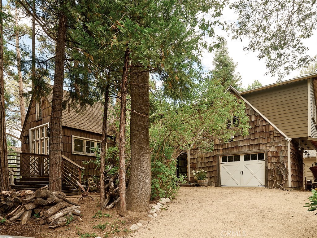 255 Hemlock Property Photo 2