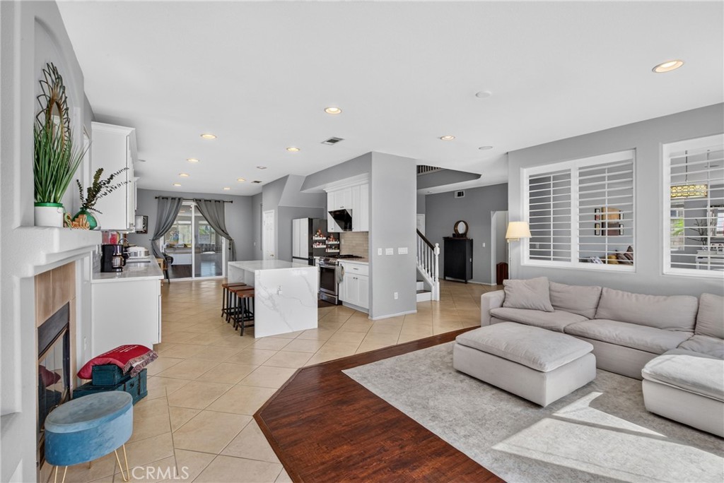 2420 S Vicentia Avenue Property Photo 9