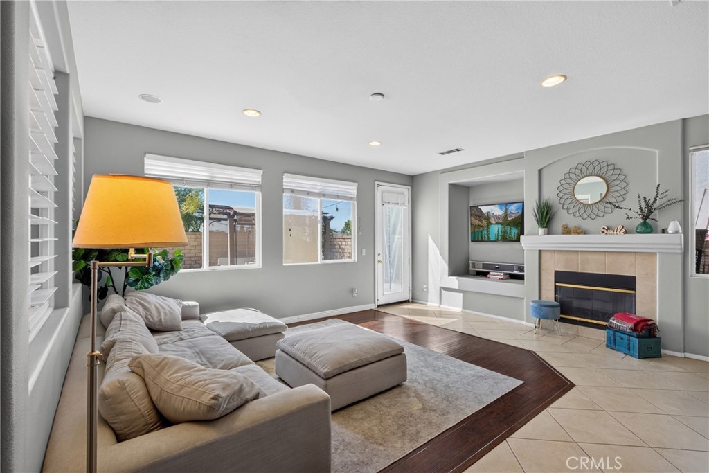 2420 S Vicentia Avenue Property Photo 10