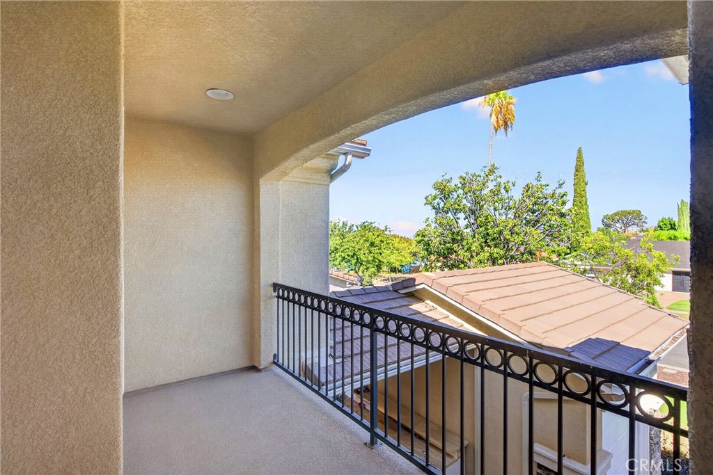2420 S Vicentia Avenue Property Photo 17