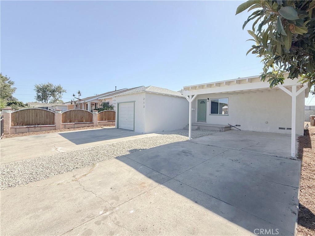 213 N Broadacres Avenue Property Photo 2