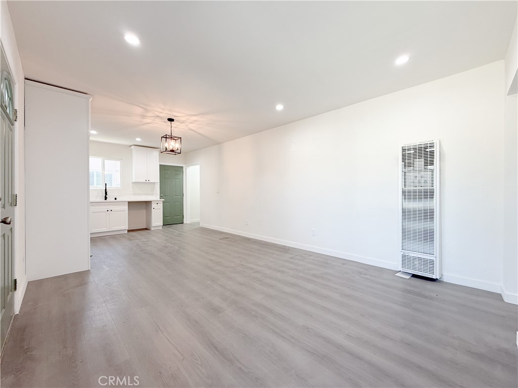 213 N Broadacres Avenue Property Photo 7