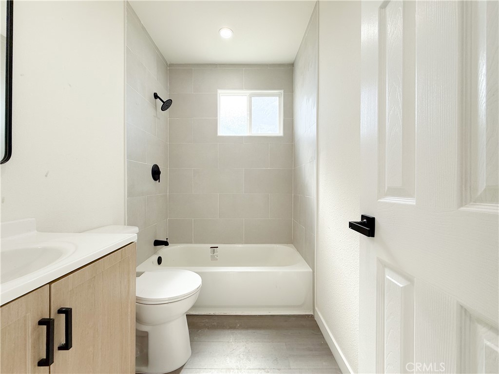 213 N Broadacres Avenue Property Photo 12