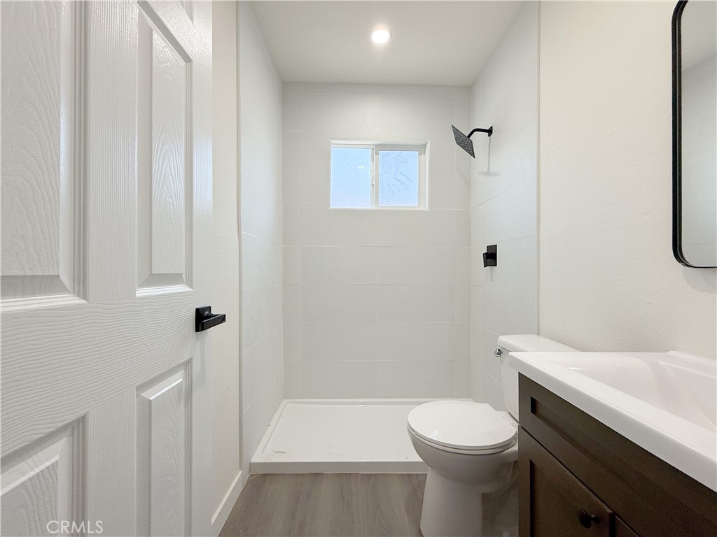 213 N Broadacres Avenue Property Photo 16