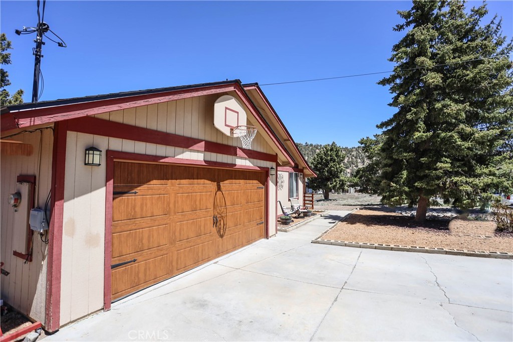 1210 Crestwood Property Photo 3