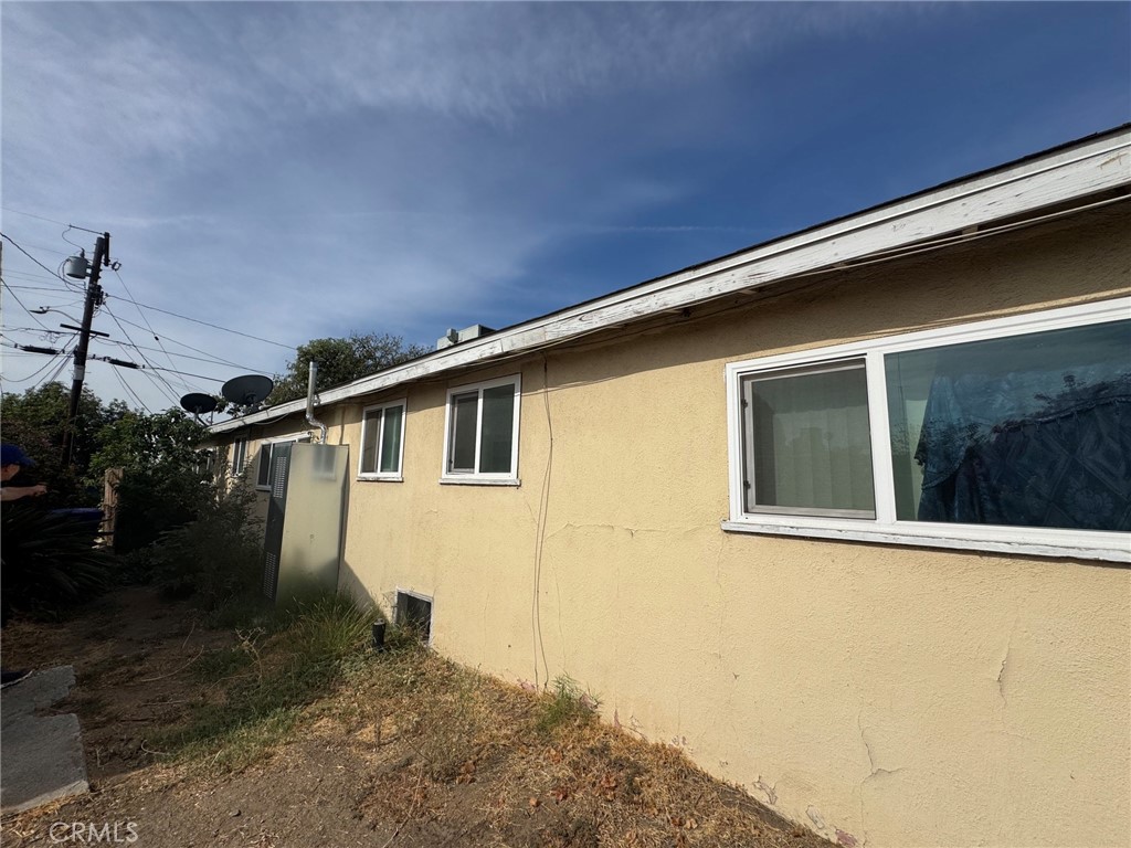 120 E South Street Property Photo 3