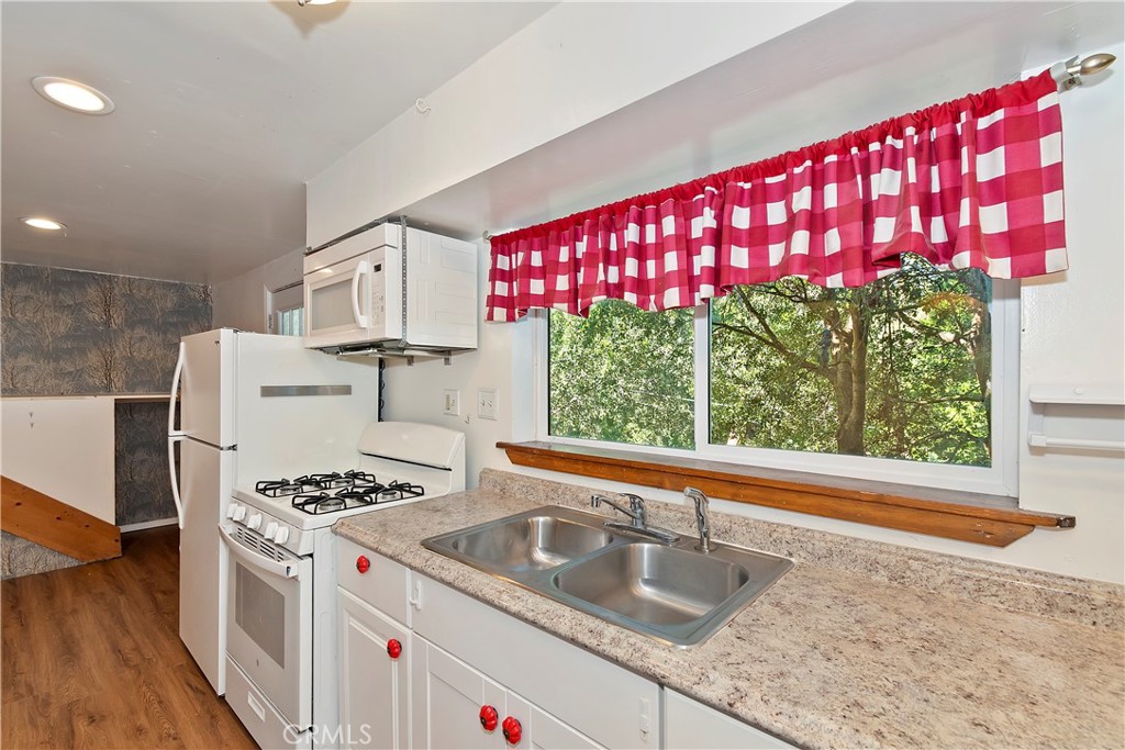 129 Zermat B Property Photo 4