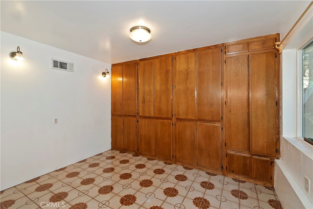 129 Zermat B Property Photo 5