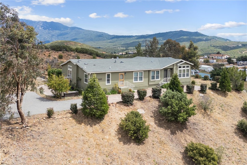 47112 Woodcliff Drive Property Photo 3