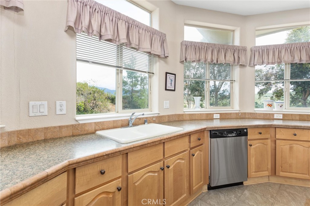 47112 Woodcliff Drive Property Photo 14