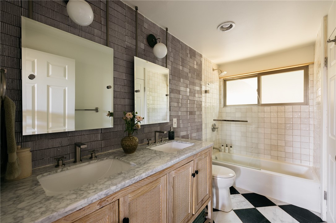 859 Strawberry Peak Road Property Photo 14