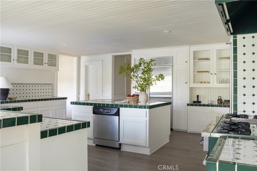 1079 Sherwood Property Photo 7