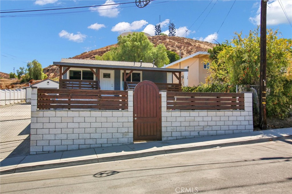 108 S Chestnut Property Photo 1