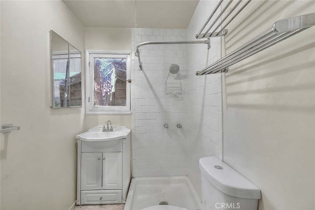 23775 Bowl Property Photo 6