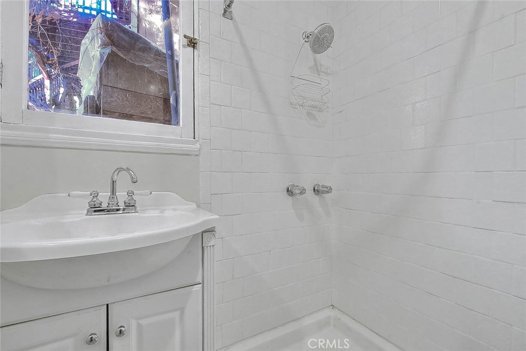 23775 Bowl Property Photo 7