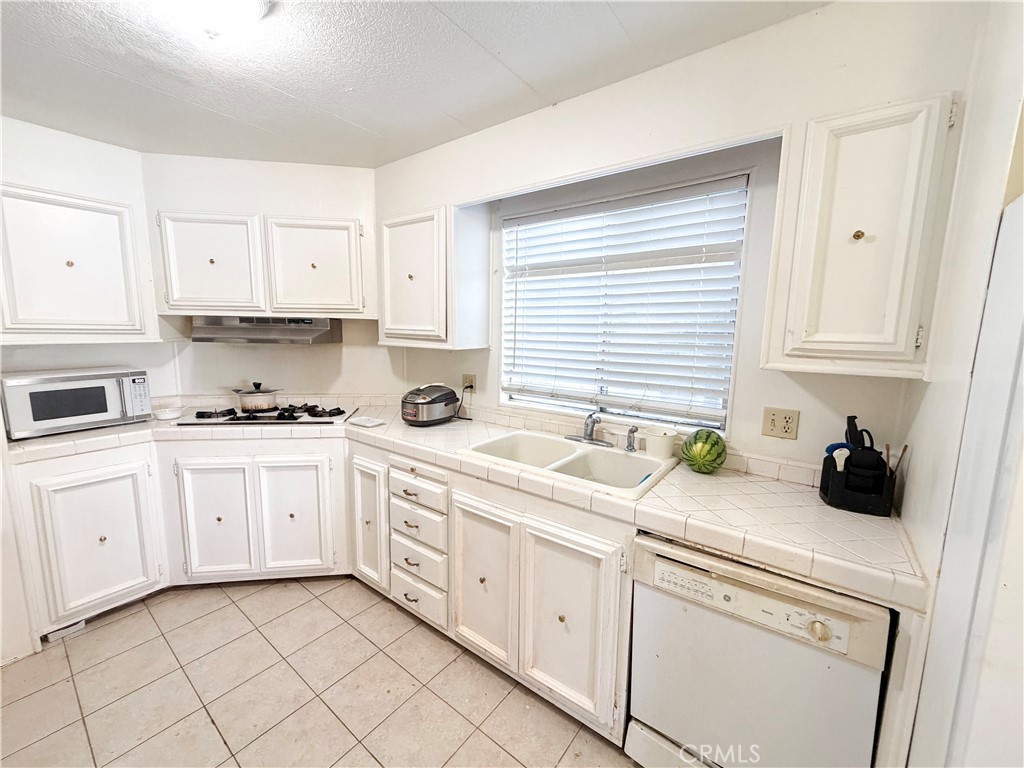 5800 Hamner 401 Property Photo 11