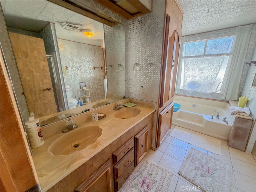 5800 Hamner 401 Property Photo 23