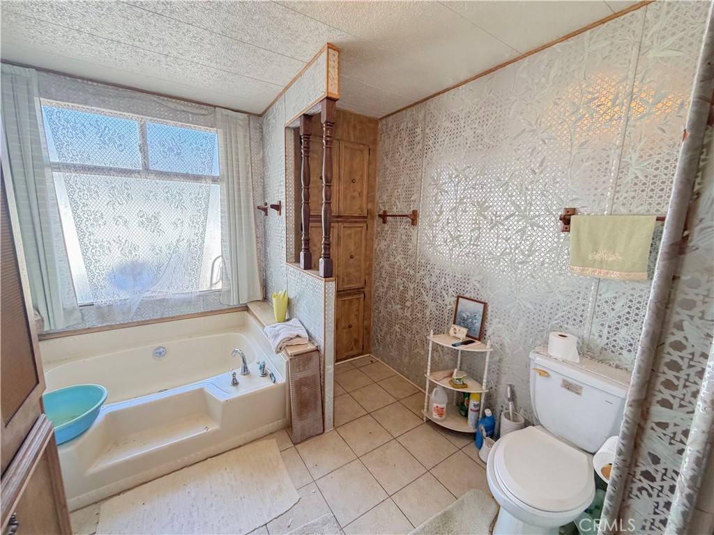 5800 Hamner 401 Property Photo 24
