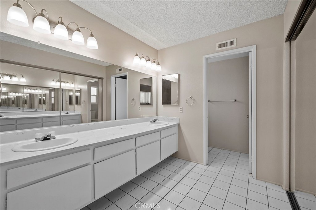 2714 S Cucamonga Avenue Property Photo 25