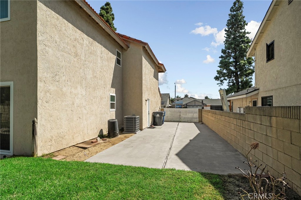 2714 S Cucamonga Avenue Property Photo 35