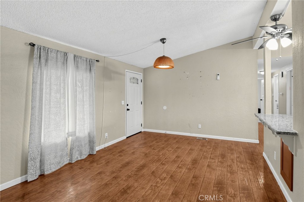 19009 Joshua Property Photo 4