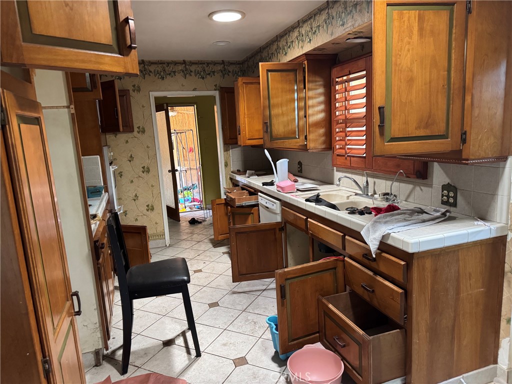 3015 Pepper Tree Lane Property Photo 12