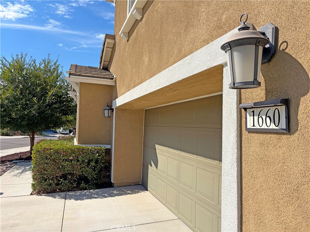 1660 Camellia Lane Property Photo 2