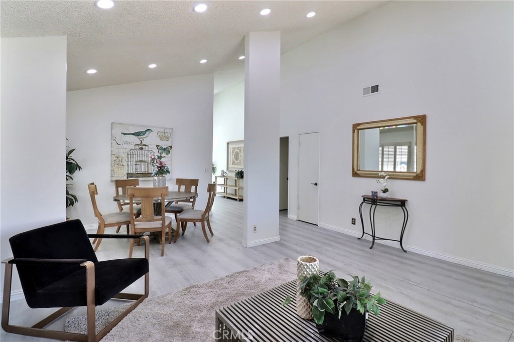 14605 Seron Property Photo 4