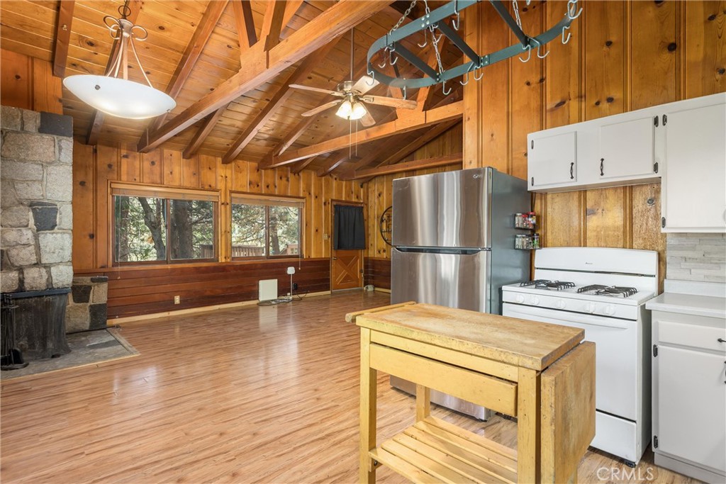 459 Delle Property Photo 9