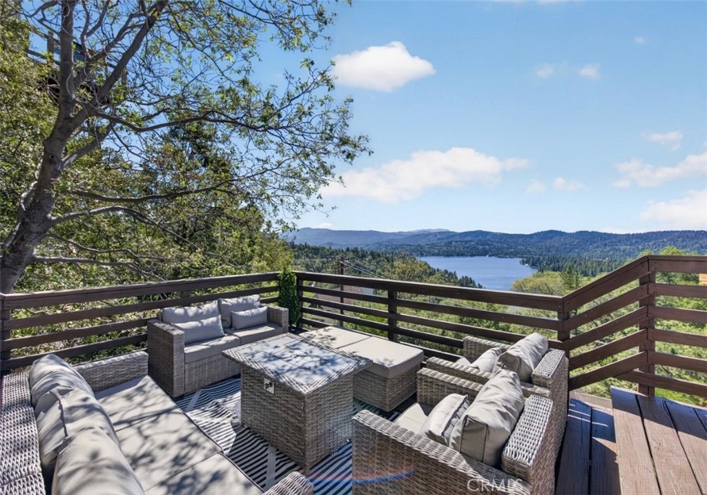 1096 Nadelhorn Drive Property Photo 3