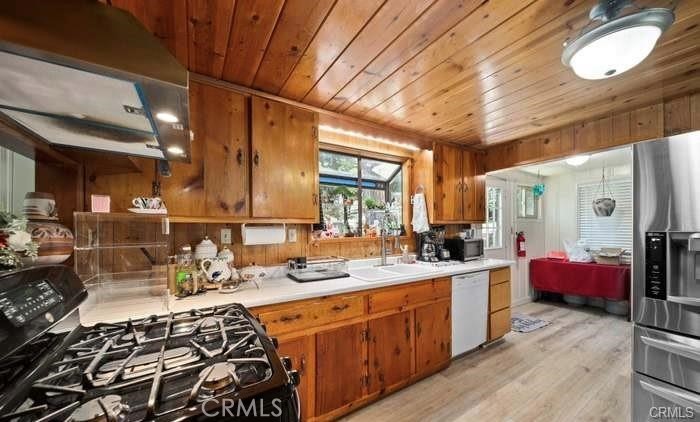 23095 Balsam Property Photo 7
